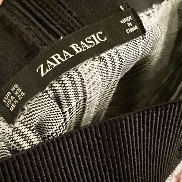 Zara Midi Skirt Pleated Houndstooth Embroidered Flowers White/Black like new XS - Picture 10 of 12